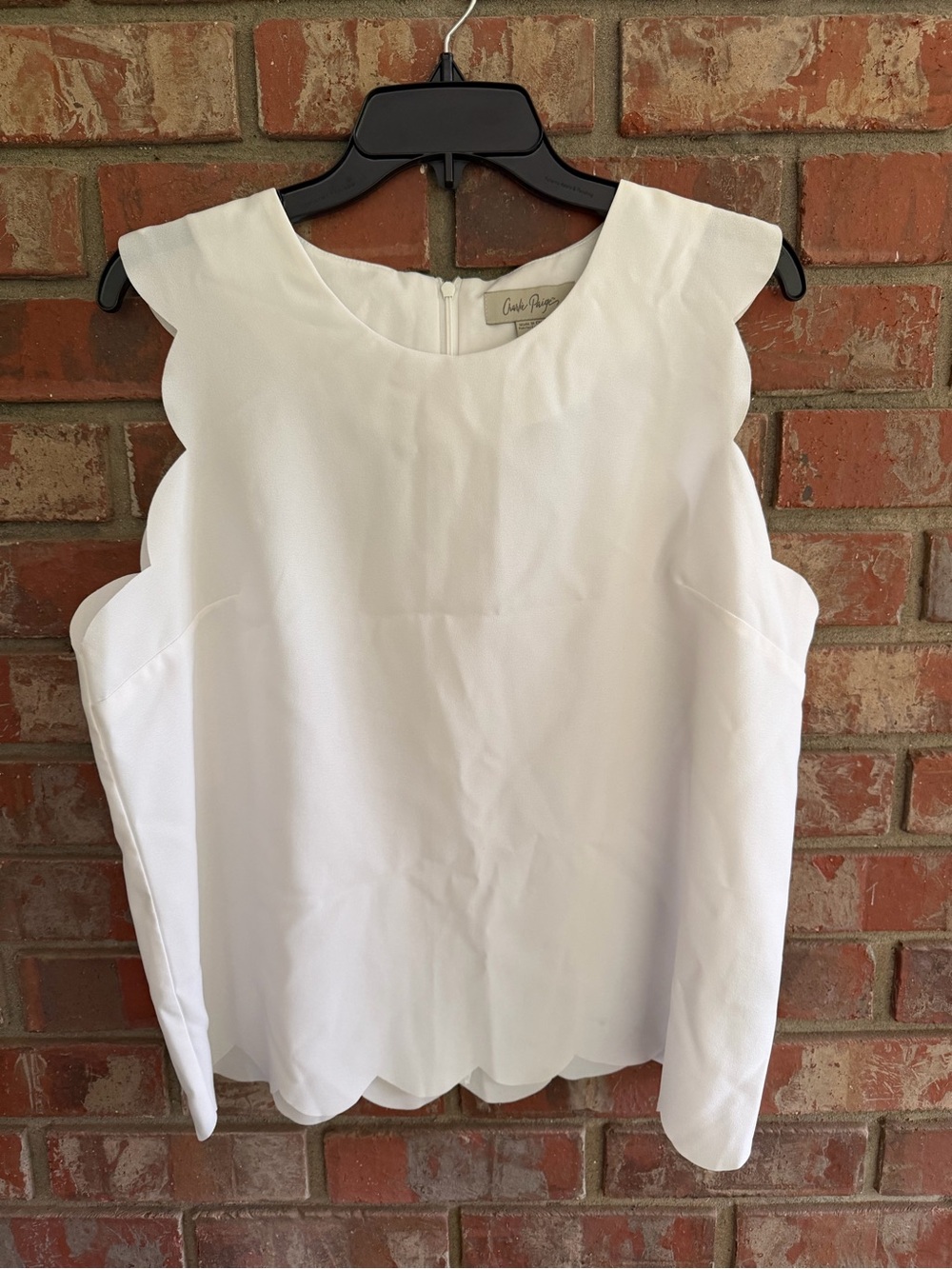 Charlie Paige White Scallop-Edge Sleeveless Blouse